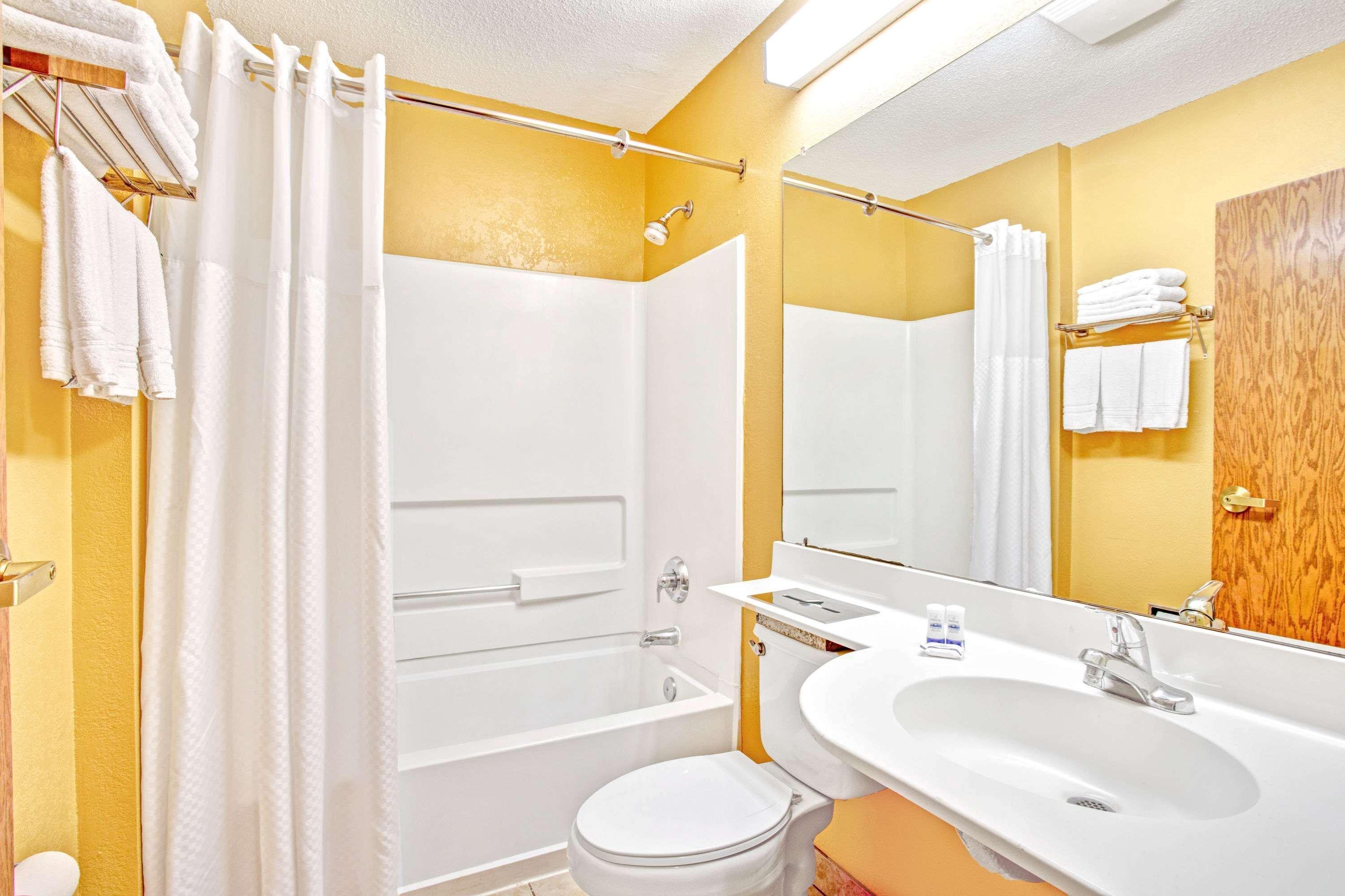 Microtel & Hotel Newport News
