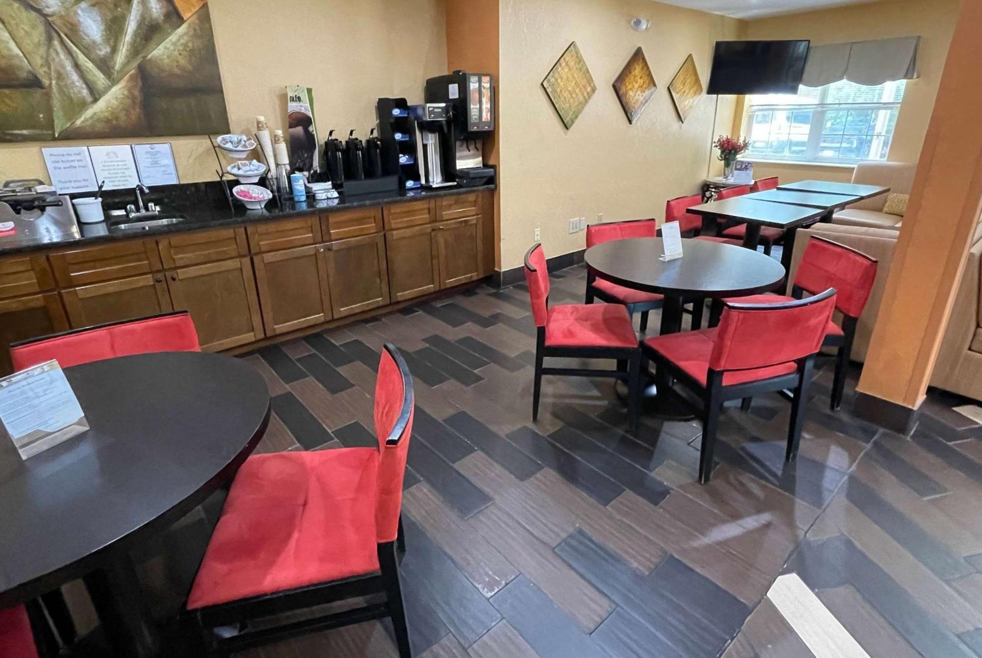 Microtel & Hotel Newport News