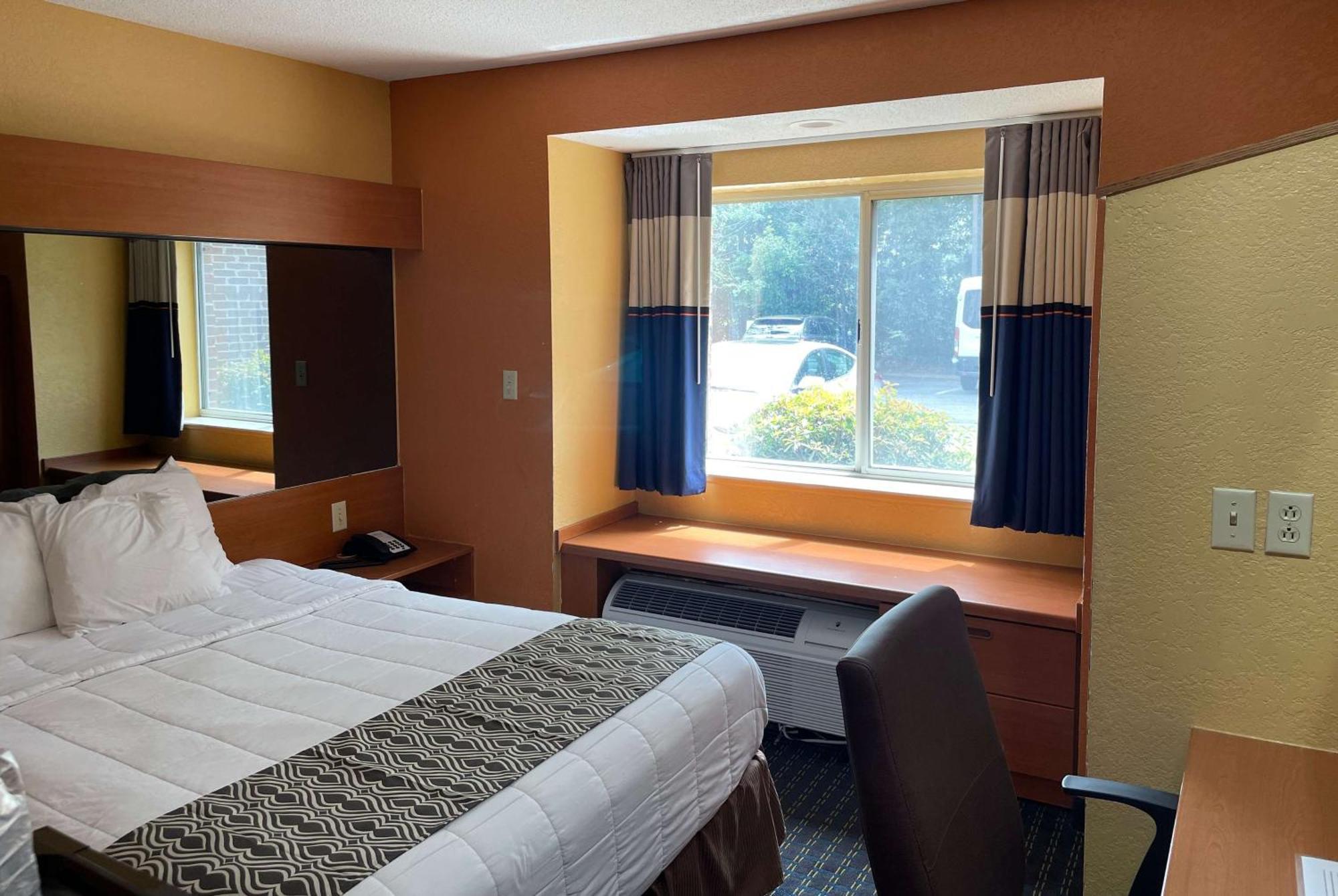 Hotel Microtel & 2*